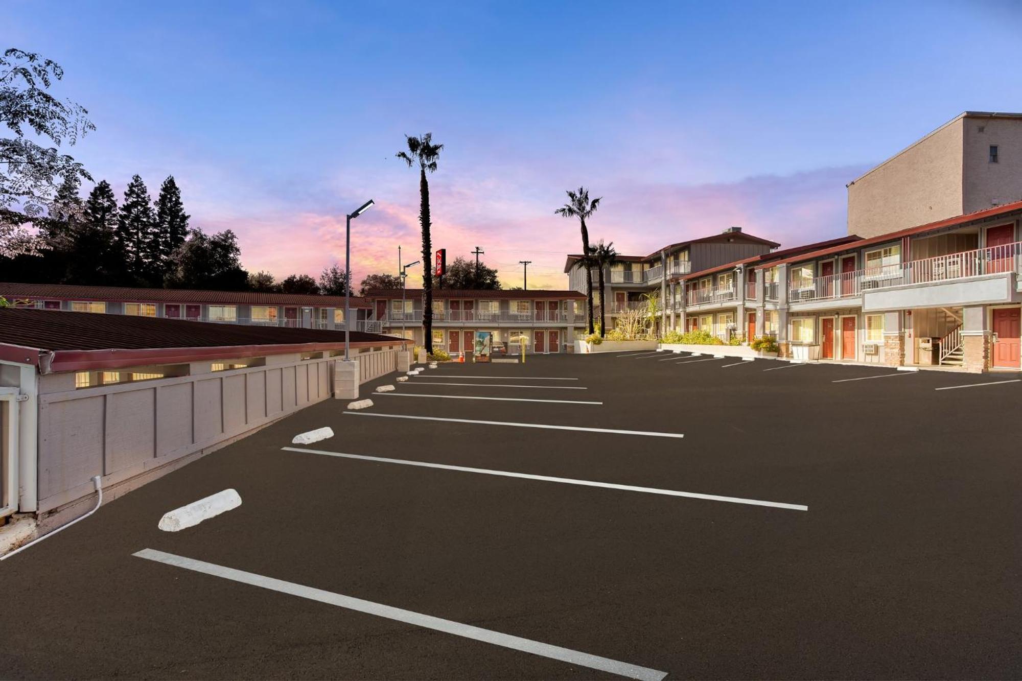 Red Roof Inn Redding Exterior foto