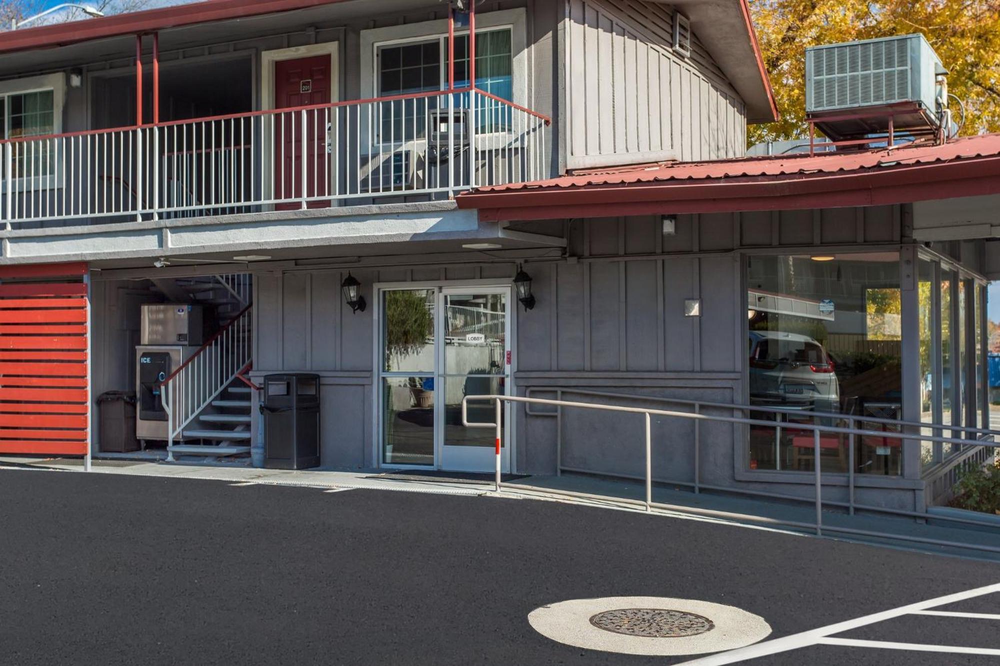 Red Roof Inn Redding Exterior foto