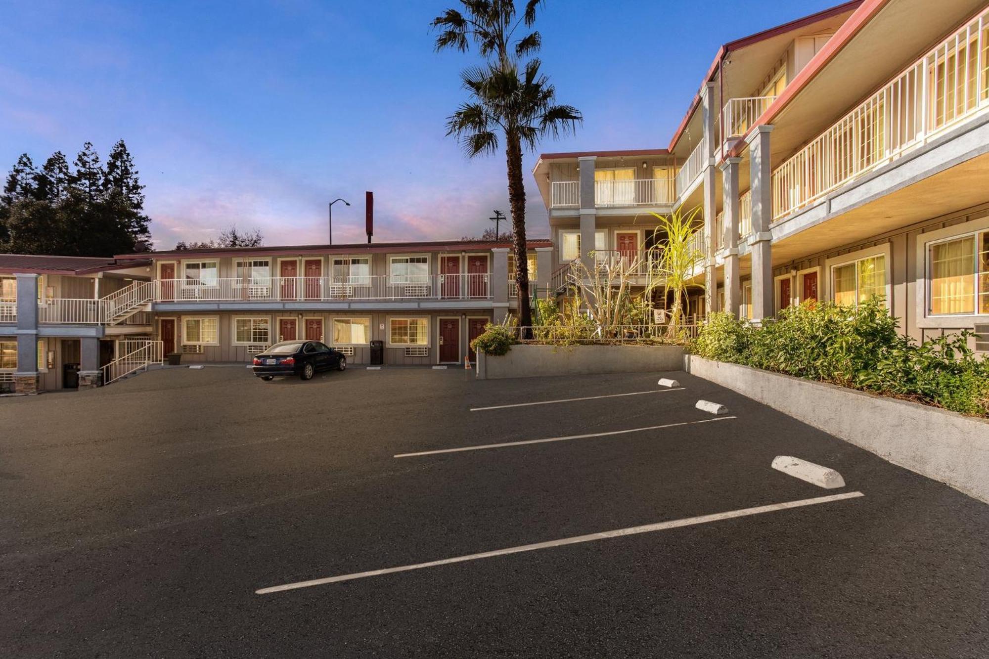 Red Roof Inn Redding Exterior foto