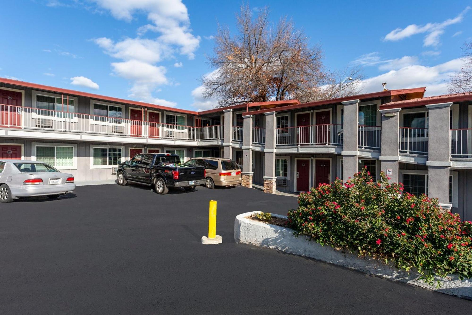 Red Roof Inn Redding Exterior foto
